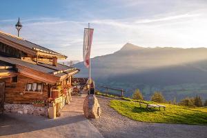 Wandern im herbstlichen Kitzbühel: Ein Fest für Gaumen und Sinne
