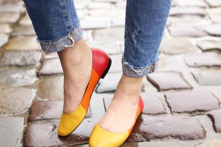 F wie Flats: Es müssen nicht immer hohe Hacken sein. Schuhe mit flacher Sohle oder minimalem Plateauabsatz sind nicht nur be...