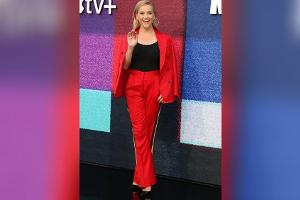 Reese Witherspoon wird in rotem Zweiteiler zum Hingucker