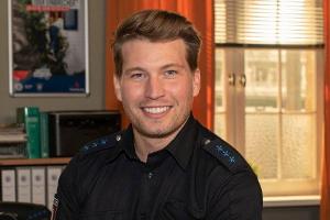 Raúl Richter als Polizeiobermeister Nick Brandt in "Notruf Hafenkante".
