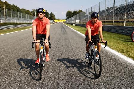Sergio Perez & Max Verstappen - Red Bull - Formel 1 - GP Italien - Monza - 9. September 2021 Sergio Perez & Max Verstappen - Red Bull - Formel 1 - GP Italien - Monza - 9. September 2021