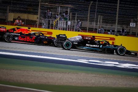 Nach drei Siegen in den Trainings und der Pole im Qualifying ist Verstappen klarer Anwärter auf den Sieg im Auftaktrennen 20...
