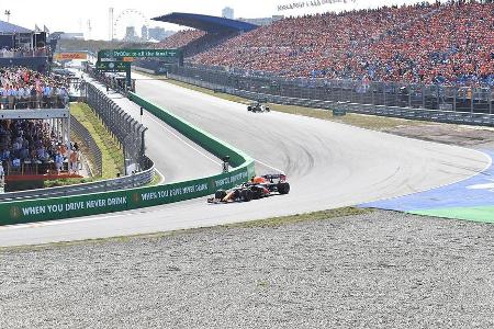 In seiner niederländischen Heimat erfüllt Verstappen vor zehntausenden frenetischen Fans alle Erwartungen und übernimmt wied...