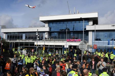 Ans Flugzeug geklebt: Haftstrafe für Paralympics-Sieger Ans Flugzeug geklebt: Haftstrafe für Paralympics-Sieger