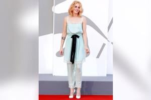 Premiere von "Spencer": Kristen Stewart strahlt im Pastell-Look