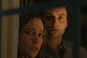 Bei Netflix erwartet Fans die dritte Staffel von "You - Du wirst mich lieben" mit Penn Badgley als Joe und Victoria Pedretti...