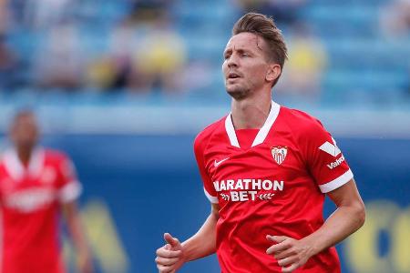 Während Agüero die nächsten Wochen noch verletzungsbedingt fehlen wird, steht Luuk de Jong seinem Trainer Ronald Koeman sofo...