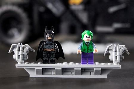 LEGO DC Batman Batmobile Tumbler
