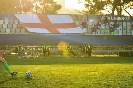 Englands U21-Team sagt Rumänien-Trip nach Corona-Ausbruch ab Englands U21-Team sagt Rumänien-Trip nach Corona-Ausbruch ab