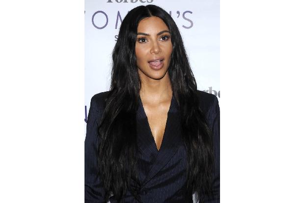 ..zwar nie, wer die Aufnahmen in Umlauf brachte, aber wissen heute, dass es den Bekanntheitsgrad des Namens Kim Kardashian d...