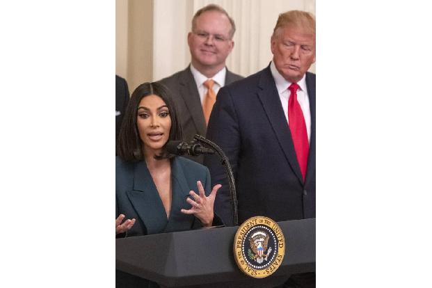 Während Kim Kardashian eingangs völlig zufrieden damit zu sein schien, berühmt fürs Berühmtsein zu sein und damit reich zu w...