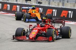 Regen hilft Ferrari gegen McLaren