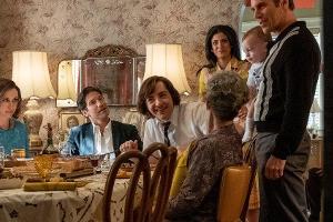 Ein junger Tony Soprano (Michael Gandolfini, Mitte) steigt in den "Familienbetrieb" ein.