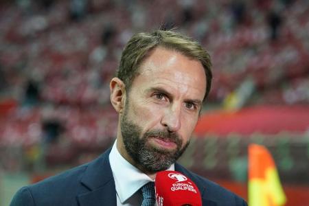 England-Coach Southgate wirbt für mehr Frauen im Männer-Fußball England-Coach Southgate wirbt für mehr Frauen im Männer-Fußball