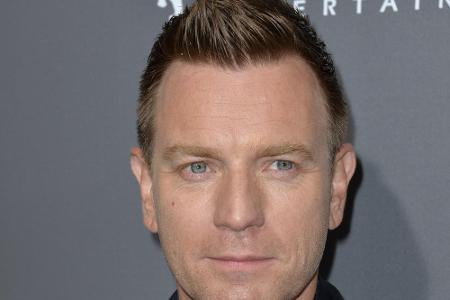 Im Jahr 2007 ließ sich Ewan McGregor ein auffälliges Muttermal unter dem Auge entfernen. Mit dieser Maßnahme konnte der Scha...