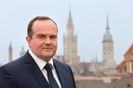 Clemens Baumgärtner ist seit März 2019 Referent für Arbeit und Wirtschaft der Stadt München - und somit offiziell Chef der W... Clemens Baumgärtner ist seit März 2019 Referent für Arbeit und Wirtschaft der Stadt München - und somit offiziell Chef der W...
