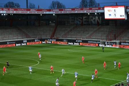 Feuerwerk und Brand beim Stadtderby: Polizei leitet Strafermittlung ein Feuerwerk und Brand beim Stadtderby: Polizei leitet Strafermittlung ein