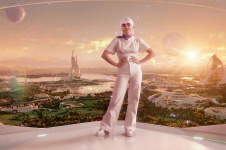 Maisie Williams verwandelt sich für eine neue Werbekampagne in ihren Maisie Williams verwandelt sich für eine neue Werbekampagne in ihren