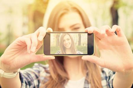 Die richtige App macht aus einem gelungenen Selfie einen noch größeren Hingucker. Die richtige App macht aus einem gelungenen Selfie einen noch größeren Hingucker.