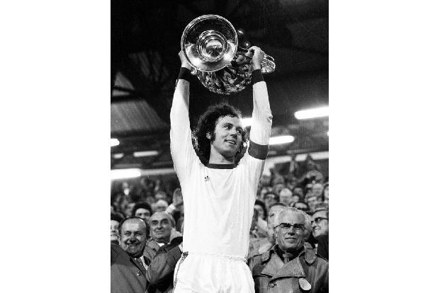 Über die Münchner Stadtgrenzen hinaus wird Franz Beckenbauer bis heute als einer der besten Fußballer aller Zeiten verehrt. ...