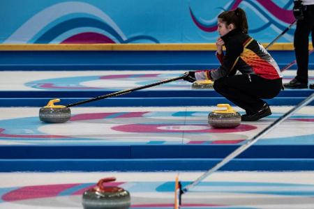 Nach Coronafällen: Curling-Frauen verlieren bei WM-Auftakt Nach Coronafällen: Curling-Frauen verlieren bei WM-Auftakt