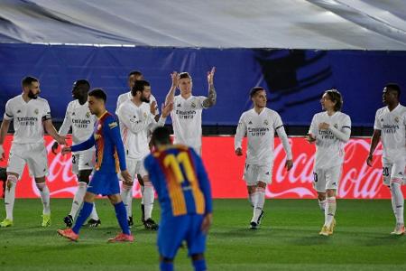 Kroos siegt mit Real im Clasico und übernimmt Tabellenführung Kroos siegt mit Real im Clasico und übernimmt Tabellenführung