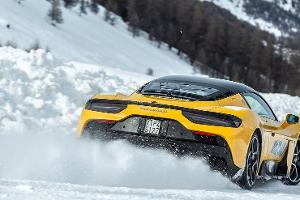 MC12-Erbe spielt im Schnee