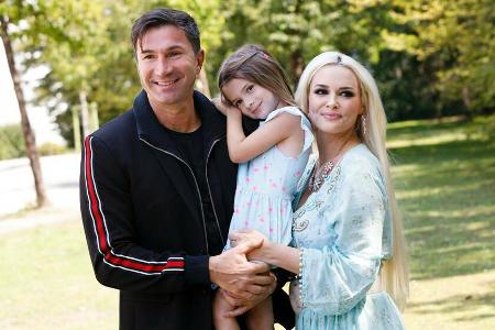 Glückliche Familie: Daniela Katzenberger mit Töchterchen Sophia und Ehemann Lucas Cordalis Glückliche Familie: Daniela Katzenberger mit Töchterchen Sophia und Ehemann Lucas Cordalis
