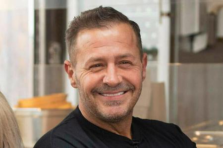 Willi Herren bei der Eröffnung seines Foodtrucks vor einer Woche in Frechen Willi Herren bei der Eröffnung seines Foodtrucks vor einer Woche in Frechen