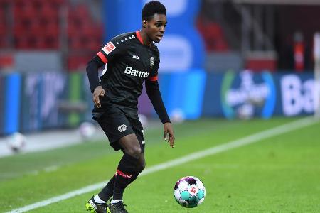 Rückte neu in die Startelf, spielte auf der rechten Schiene. Tempotechnisch auf Augenhöhe mit Davies, verbuchte einige Punkt...