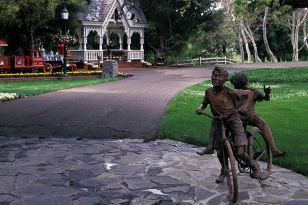 Popstar Michael Jackson ließ auf seiner Neverland Ranch zahlreiche Statuen aufstellen. Popstar Michael Jackson ließ auf seiner Neverland Ranch zahlreiche Statuen aufstellen.