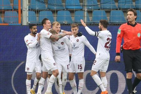 Trotz Glatzel-Doppelpack: Club-Serie hält auch in Hamburg Trotz Glatzel-Doppelpack: Club-Serie hält auch in Hamburg