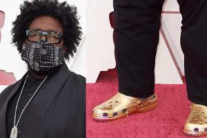 Questlove setzte auf dem roten Teppich auf goldene Crocs.