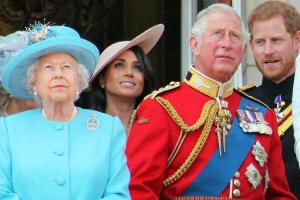 Queen Elizabeth II., Herzogin Meghan, Prinz Charles und Prinz Harry auf dem Balkon des Buckingham Palasts 2019.