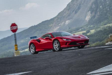 Auf den ersten Blick könnte man meinen, dass der Ferrari F8 Tributo prinzipiell nur eine Art umfangreiche Modellpflege des 4... Auf den ersten Blick könnte man meinen, dass der Ferrari F8 Tributo prinzipiell nur eine Art umfangreiche Modellpflege des 4...