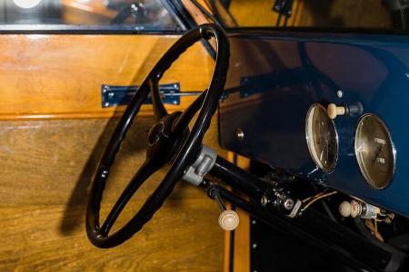 C.1940 BOMBARDIER B-7 SEVEN PASSENGER SNOWMOBILE