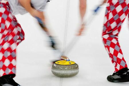 WM: Deutsche Curler schlagen China, verpassen aber direkte Olympia-Quali WM: Deutsche Curler schlagen China, verpassen aber direkte Olympia-Quali