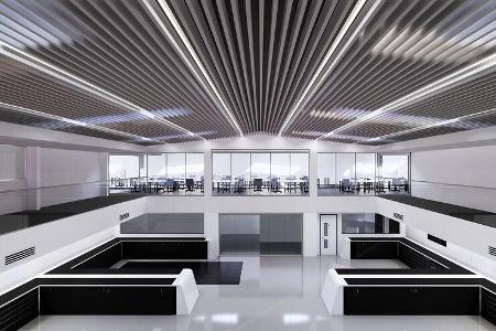 Mercedes Fabrik Brackley - Race Bay - Werkstatt - Renovierung 2021