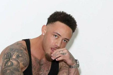 Ex-Fußball-Profi Ashley Cain hat seine kleine Tochter Azaylia Diamond verloren. Ex-Fußball-Profi Ashley Cain hat seine kleine Tochter Azaylia Diamond verloren.