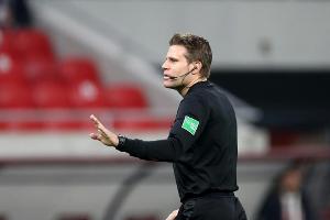Schiedsrichter Brych und Siebert pfeifen EM-Spiele