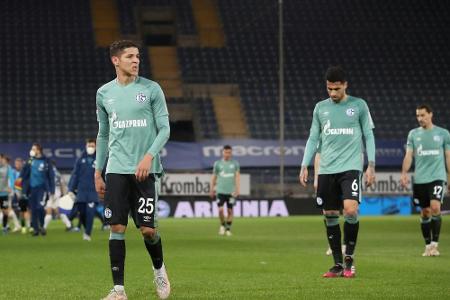 Schalker Spieler nach Abstieg von Fans attackiert Schalker Spieler nach Abstieg von Fans attackiert
