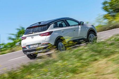 BMW X1 25e, Ford Kuga PHEV, Opel Grandland X Hybrid, Volvo XC40 T5 Recharge, Vergleichstest