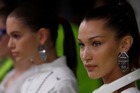 Branchenlieblinge als Randfiguren: Bella Hadid (r.) und Kaia Gerber. Branchenlieblinge als Randfiguren: Bella Hadid (r.) und Kaia Gerber.