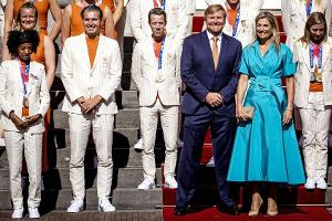 Máxima der Niederlande strahlt in Türkis