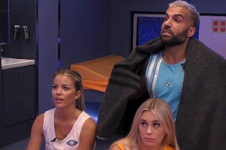 Ina Aogo (li.) und Rafi Rachek diskutieren mit Daniela Büchner, Raumstation-Neuling Payton Ramolla ist mit der angespannten ...