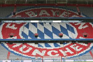 Riesiges Bayern-Logo in Einflugschneise des Münchner Flughafens