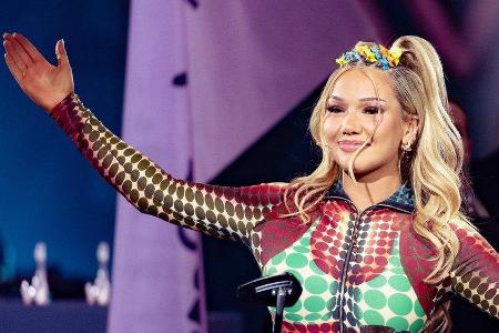 Shirin David hat mit gebrochenem Knöchel moderiert. Shirin David hat mit gebrochenem Knöchel moderiert.