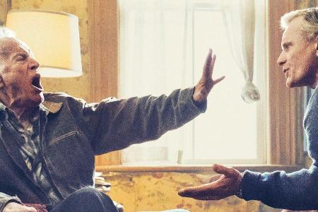 Das Verhältnis zwischen Willis (l., Lance Henriksen) und John (Viggo Mortensen) bleibt auch im Alter angespannt. Das Verhältnis zwischen Willis (l., Lance Henriksen) und John (Viggo Mortensen) bleibt auch im Alter angespannt.