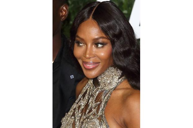 Naomi Campbell ließ schon eine ganze Zeitlang durchklingen, dass sie sich Kinder wünscht, ob mit oder ohne Mann. Jetzt ist s... Naomi Campbell ließ schon eine ganze Zeitlang durchklingen, dass sie sich Kinder wünscht, ob mit oder ohne Mann. Jetzt ist s...