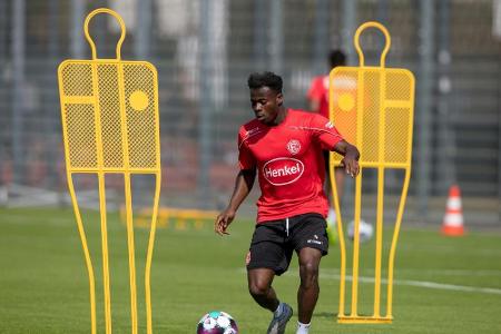 Paderborn verpflichtet Ofori aus Düsseldorf Paderborn verpflichtet Ofori aus Düsseldorf